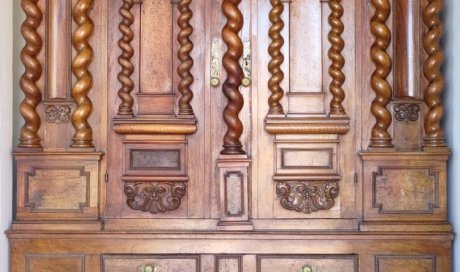 Rénovation d'une armoire ancienne sur Saint Paul 