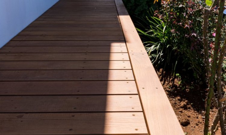 terrasse en bois exotique chantier réalisé sur les avirons.