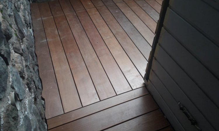 deck en bois exotique sur st paul à la Réunion