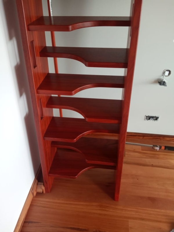 Création d'un escalier en bois d'acajou, Étang-Salé, BOISCOM