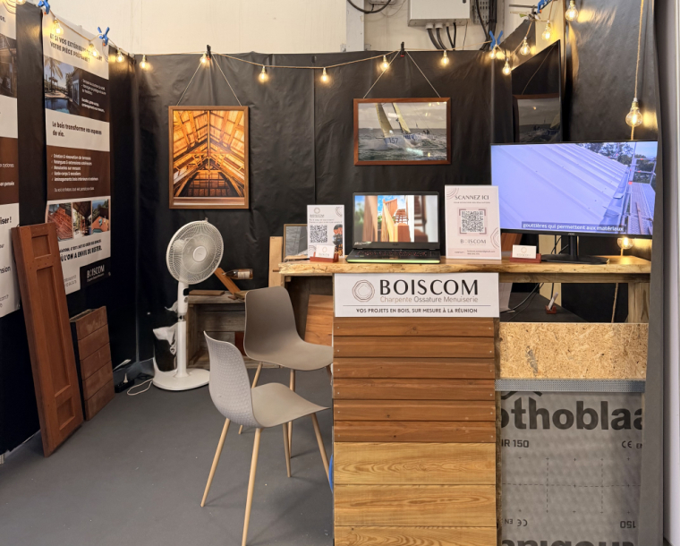 Stand BoisCOM, charpente, maison ossature bois, espace d'échange