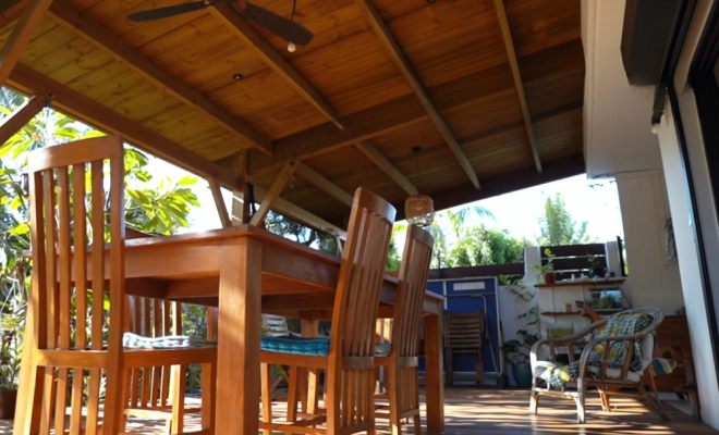 Varangue en bois sur maison Satec créole