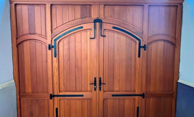 Porte en bois de Moabi